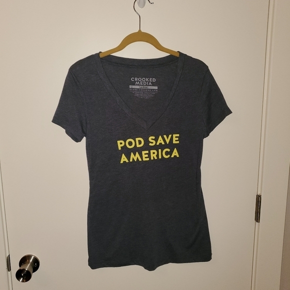𝅺CROOKED Media "Friend of the Pod" v-neck t-shirt - Picture 1 of 7